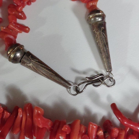 Vintage Red Coral Necklace - Picture 2 of 4